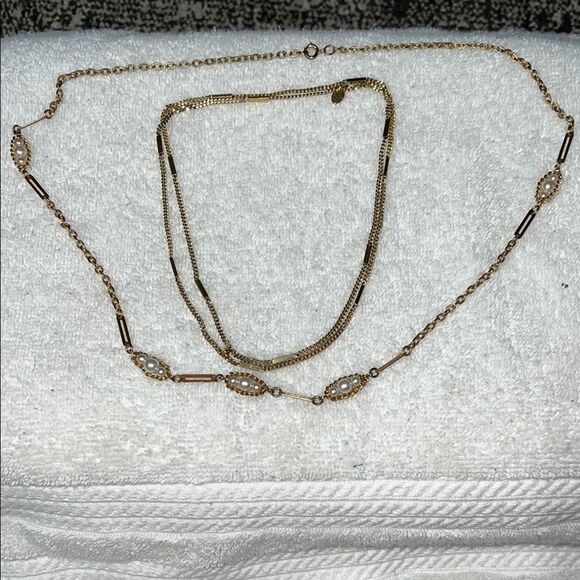 Elegant Gold Necklace with Pearl Accents - Picture 1 of 2